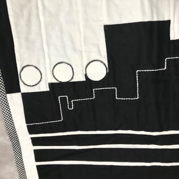 City Skyline Quilted Black & White Wall Hanging - Made by Hand - NEW - Picture 8 of 10